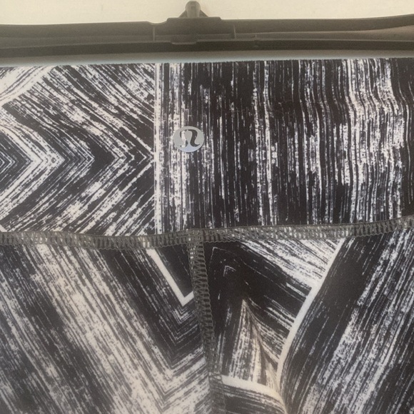 Lululemon Leggings Cropped Size 4 - Picture 3 of 4